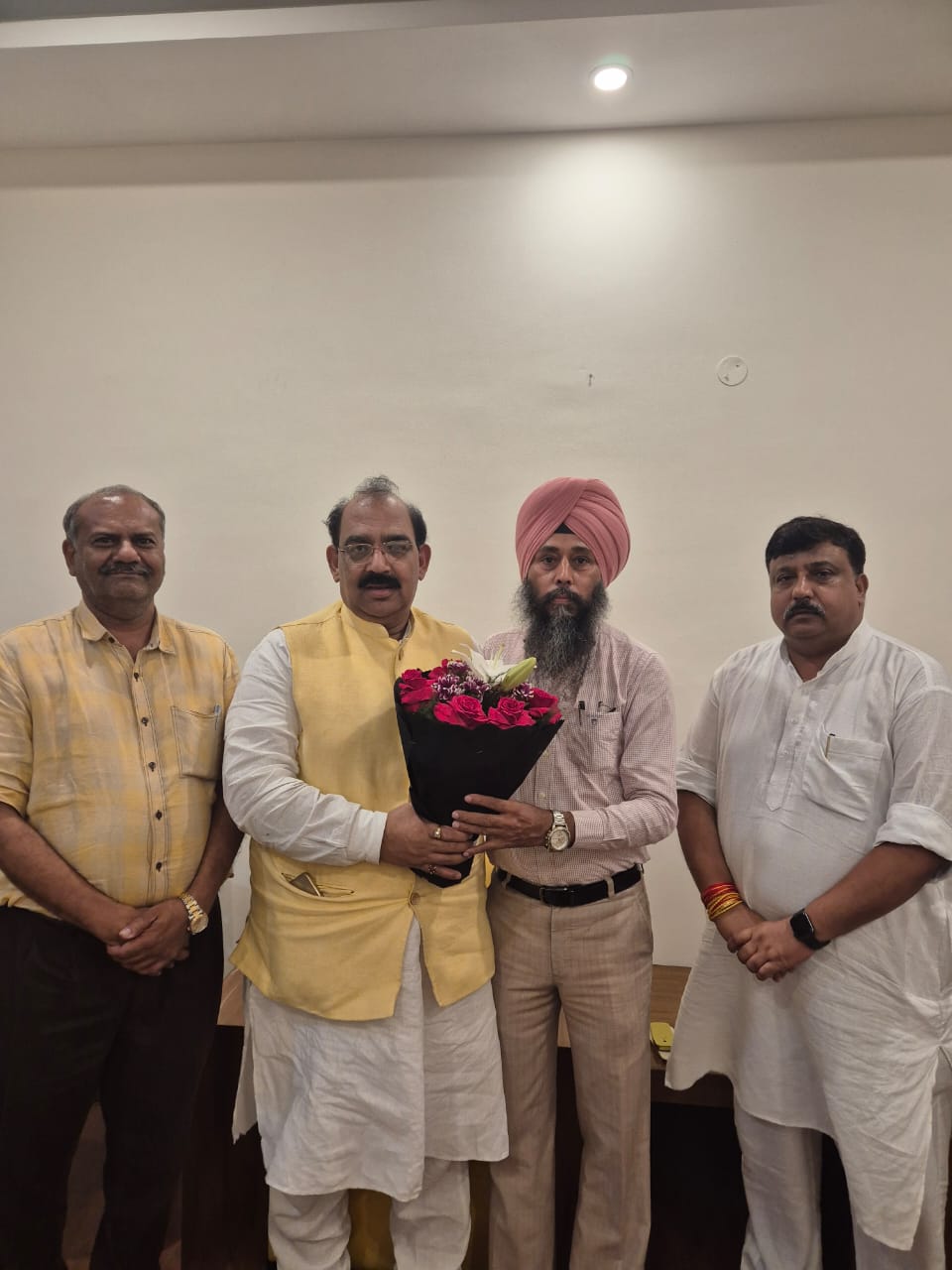 ਭਾਜਪਾ ਦੇ ਸੂਬਾਈ ਪ੍ਰੈੱਸ ਸਕੱਤਰ ਹਰਦੇਵ ਸਿੰਘ ਉੱਭਾ ਨੇ ਭਾਜਪਾ ਦੇ ਨਵ-ਨਿਯੁਕਤ ਸੂਬਾ ਕਾਰਜਕਾਰੀ ਪ੍ਰਧਾਨ ਸ੍ਰੀ ਅਸ਼ਵਨੀ ਸ਼ਰਮਾ ਨੂੰ ਦਿੱਤੀਆ ਵਧਾਈਆ।